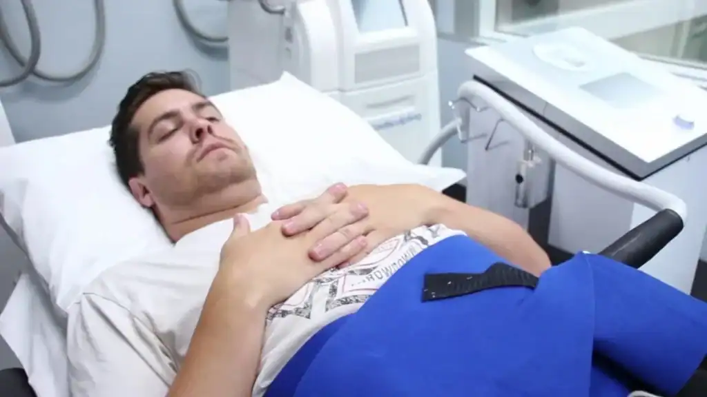 Image of male having body contouring Horsham treatment